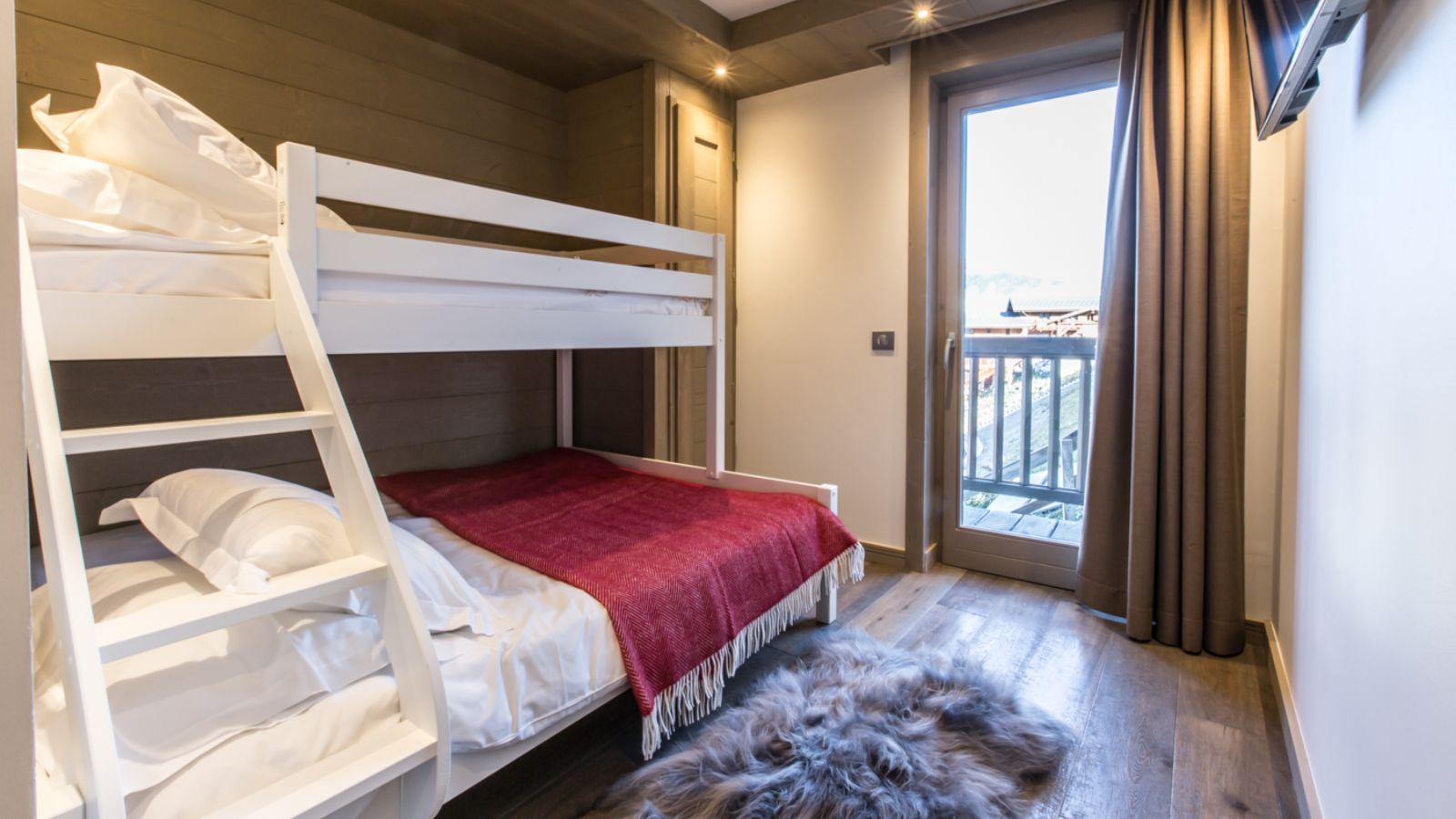 Luxury-Ski-Chalet-Courchevel-1650-Le-C-Resort-Oxford-Ski-Bunk-Bedroom (1).jpg