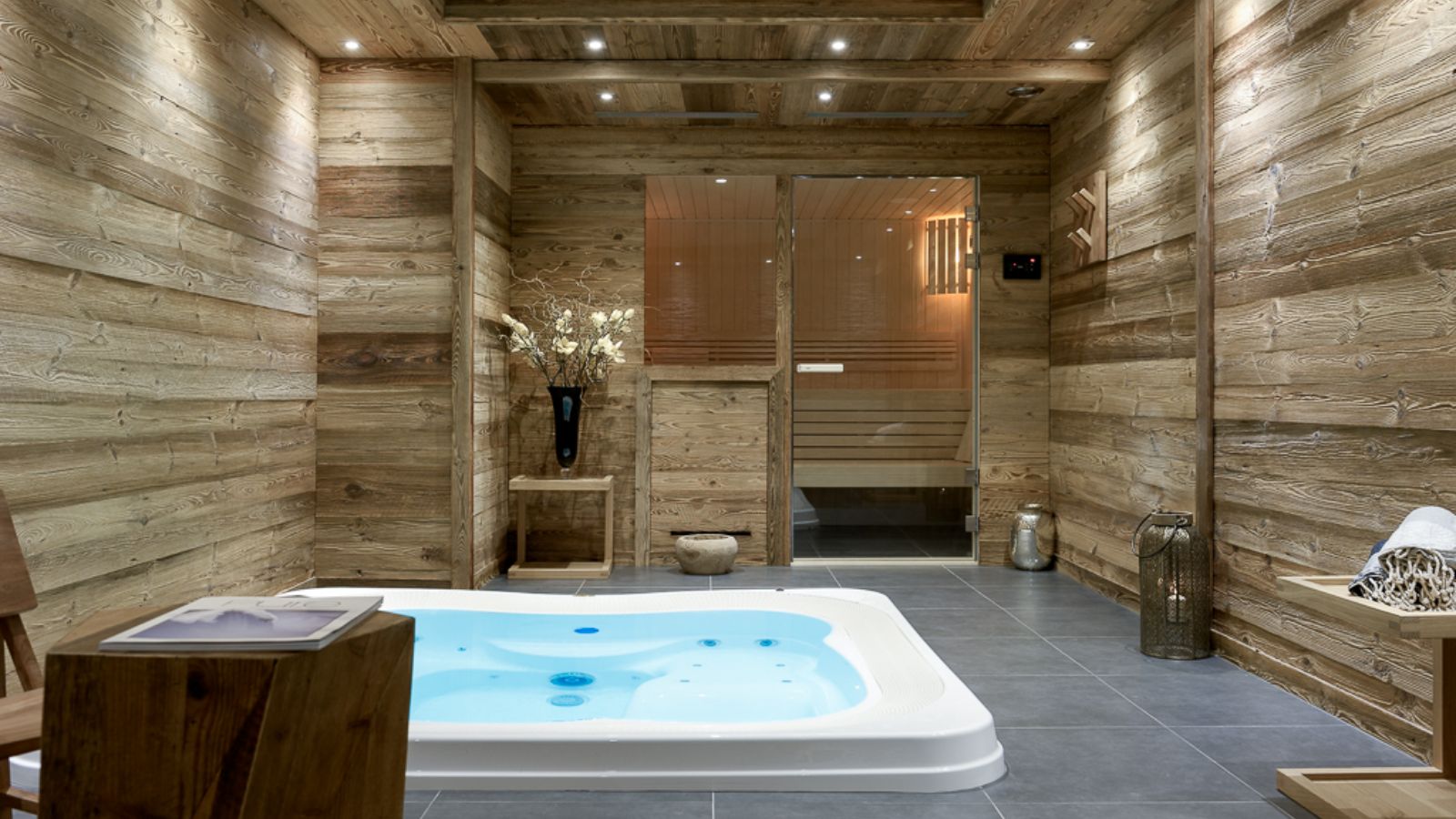 Luxury-Ski-Chalet-Courchevel-1650-Le-C-Resort-Oxford-Ski-Jacuzzi.JPG