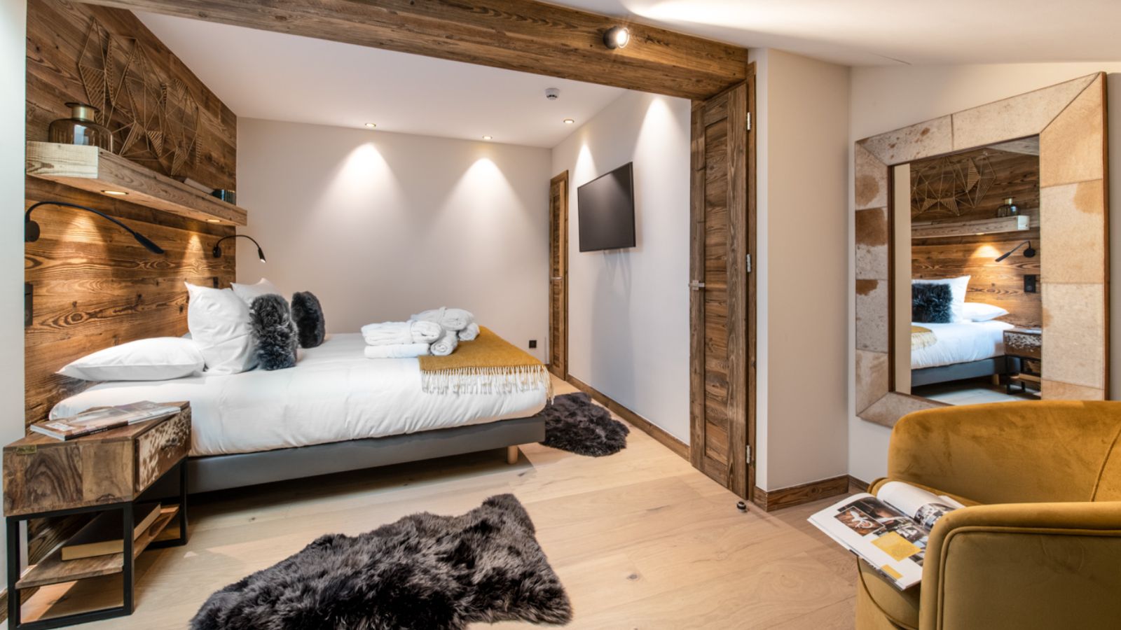 Luxury-Ski-Chalet-Courchevel-1650-Makalu-Oxford-Ski-Bedroom (3).jpg