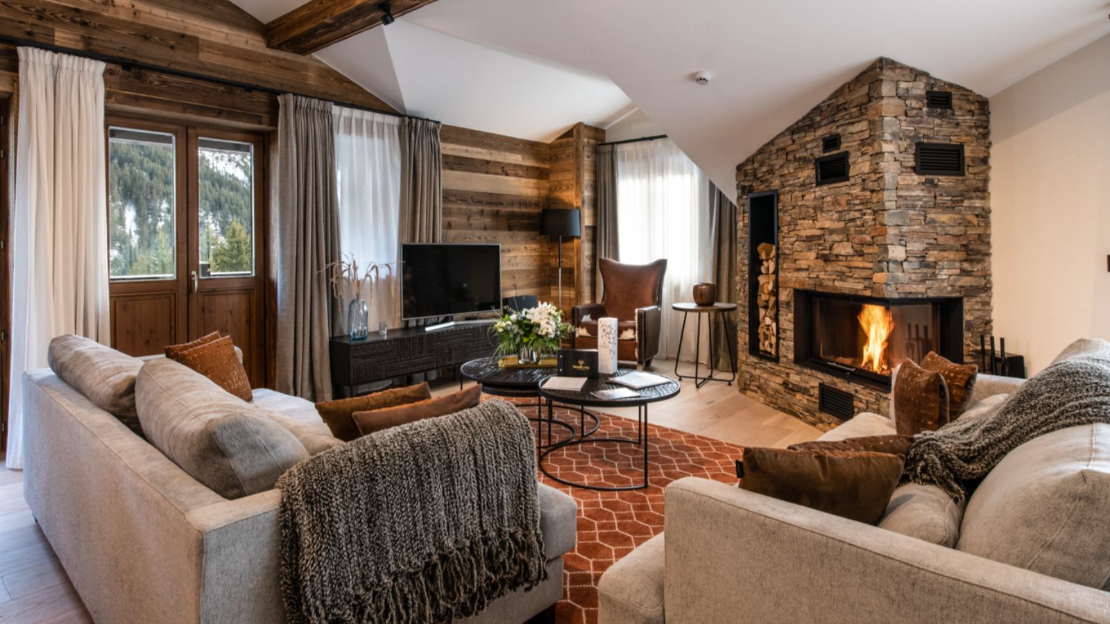 Luxury-Ski-Chalet-Courchevel-1650-Makalu-Oxford-Ski-Lounge.jpg