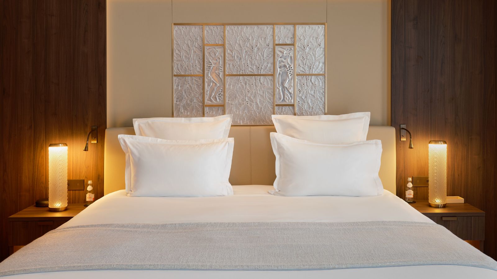 Luxury-Ski-Apartment-Courchevel 1850-Lalique Apartment, Maya Hotel-Bedroom (2).jpg