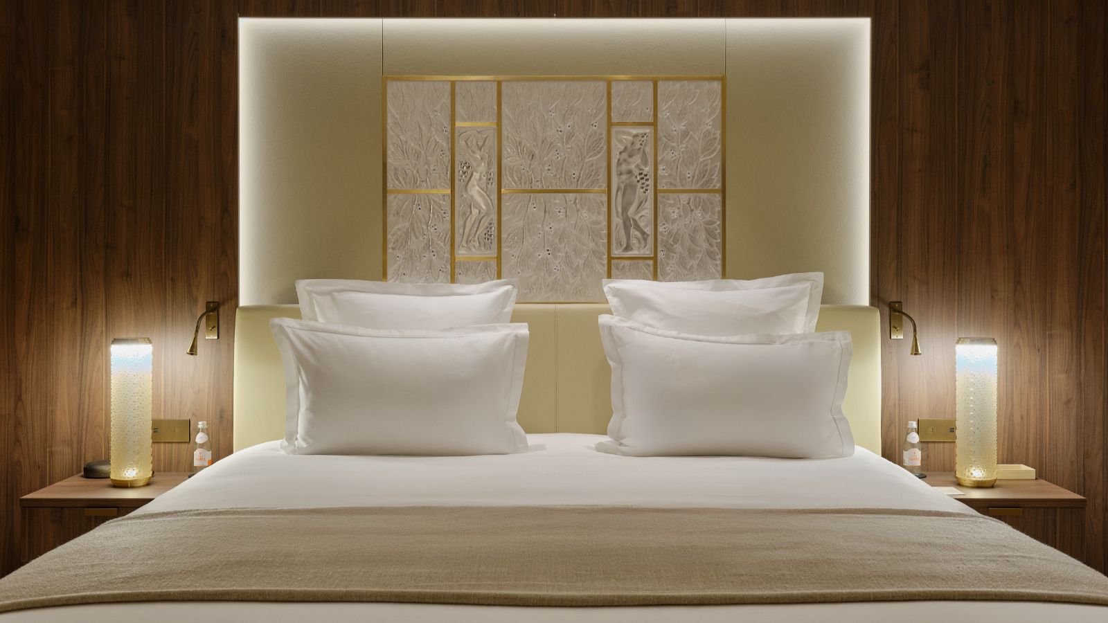 Luxury-Ski-Apartment-Courchevel 1850-Lalique Apartment, Maya Hotel-Bedroom1.jpg