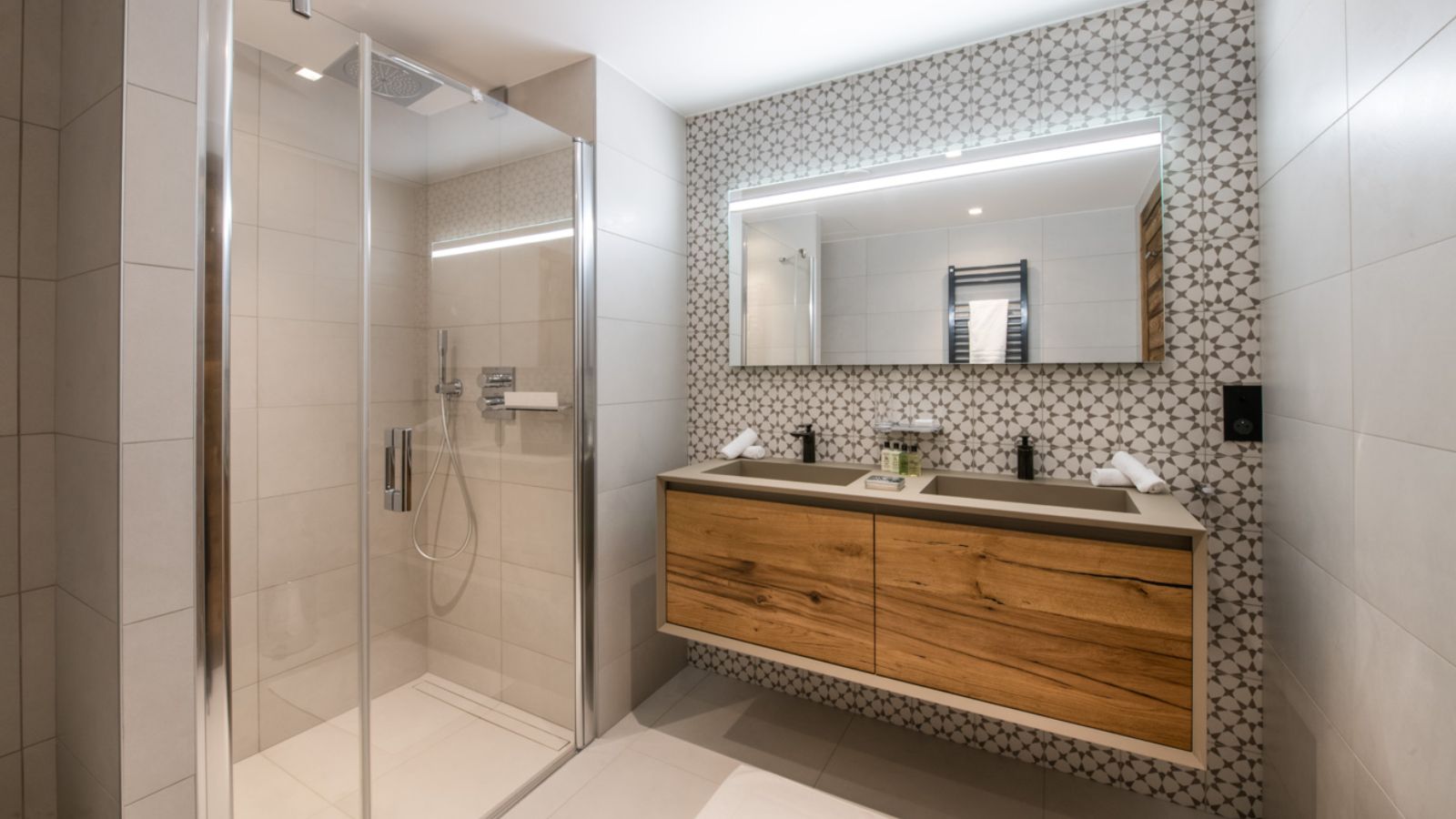 Luxury-Ski-Chalet-Courchevel-1650-Kinabalu-Oxford-Ski-Bathroom.jpg