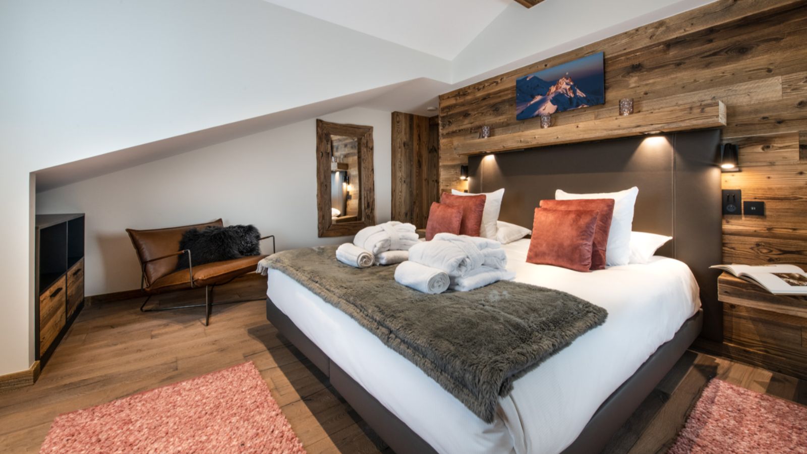 Luxury-Ski-Chalet-Courchevel-1650-Kinabalu-Oxford-Ski-Bedroom (5).jpg