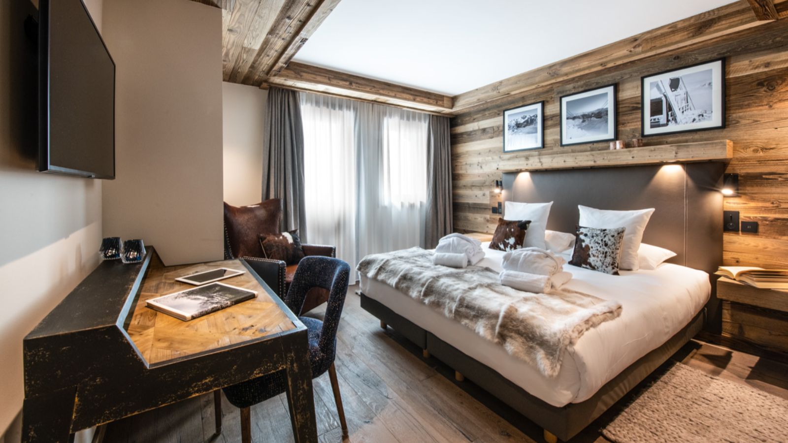 Luxury-Ski-Chalet-Courchevel-1650-Kinabalu-Oxford-Ski-Bedroom (6).jpg