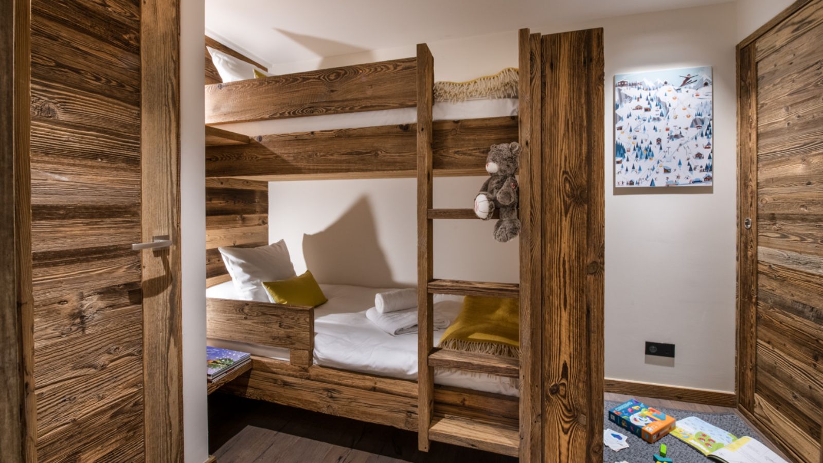 Luxury-Ski-Chalet-Courchevel-1650-Kinabalu-Oxford-Ski-Bunk-Bedroom (7).jpg