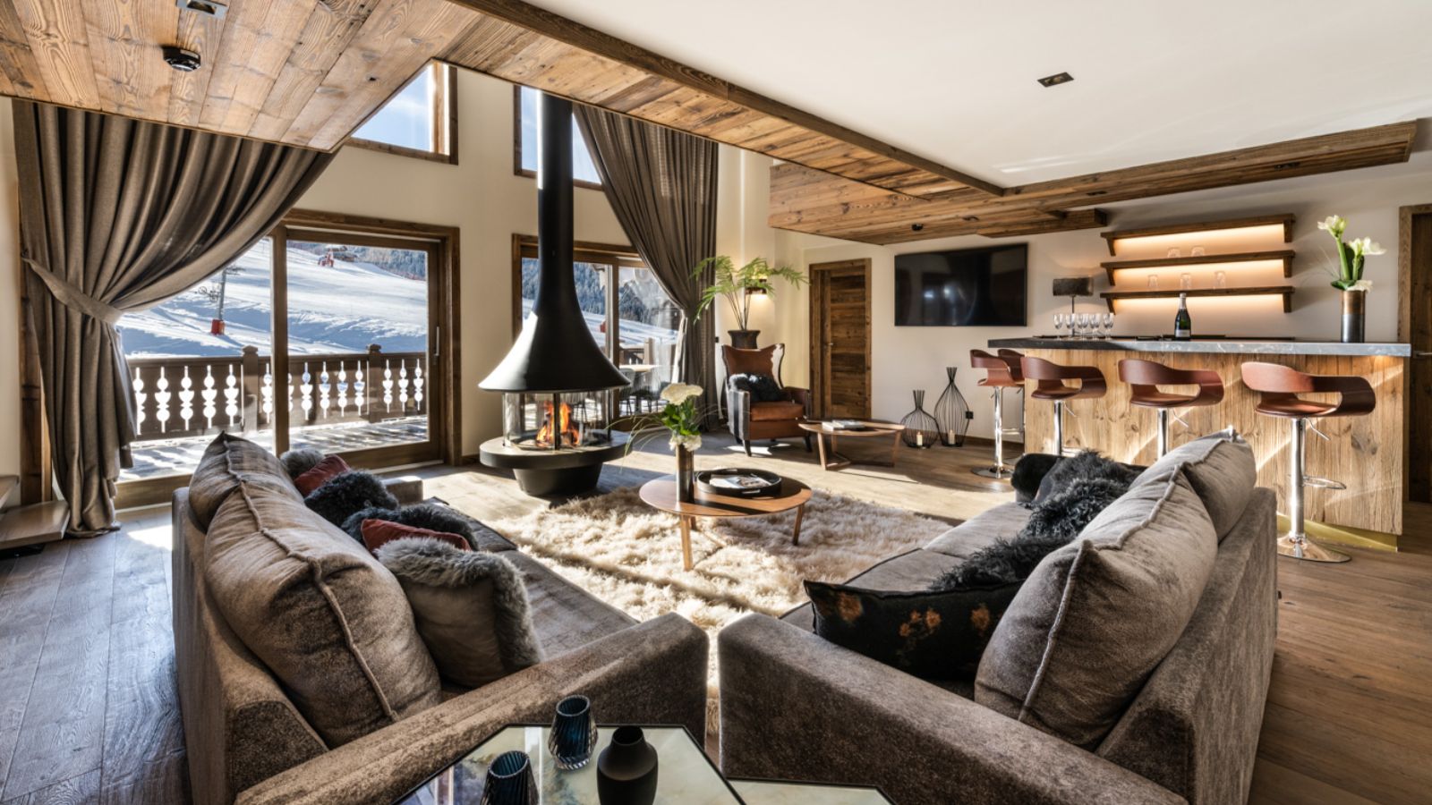 Luxury-Ski-Chalet-Courchevel-1650-Kinabalu-Oxford-Ski-Lounge.jpg