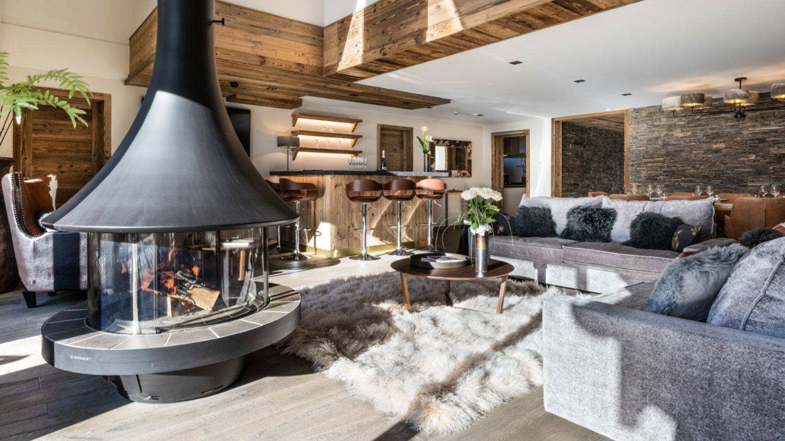 Luxury-Ski-Chalet-Courchevel-1650-Kinabalu-Oxford-Ski-Lounge2.jpg