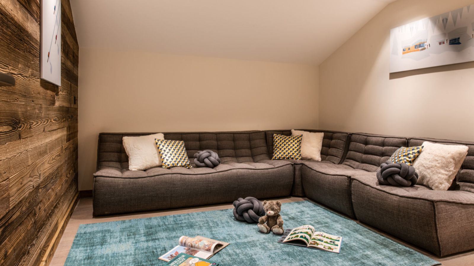 Luxury-Ski-Chalet-Courchevel-1650-Kinabalu-Oxford-Ski-TV-Room.jpg