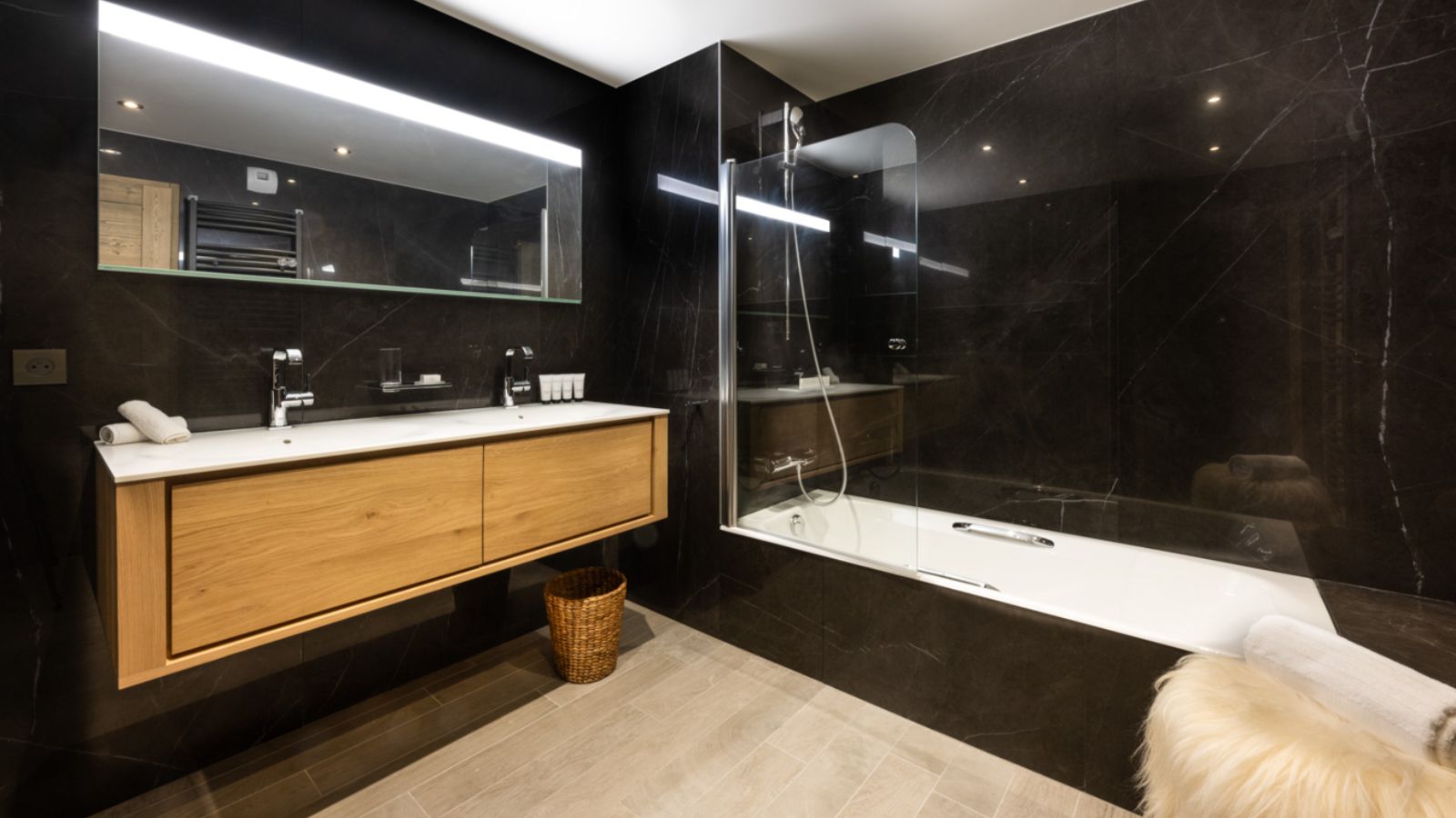 Luxury-Ski-Chalet-Courchevel-1650-Paragon-Le-C-Oxford-Ski-Bathroom.jpg
