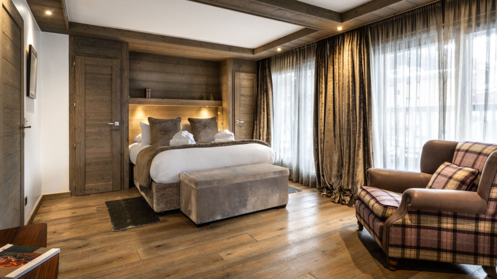 Luxury-Ski-Chalet-Courchevel-1650-Paragon-Le-C-Oxford-Ski-Bedroom (8).jpg