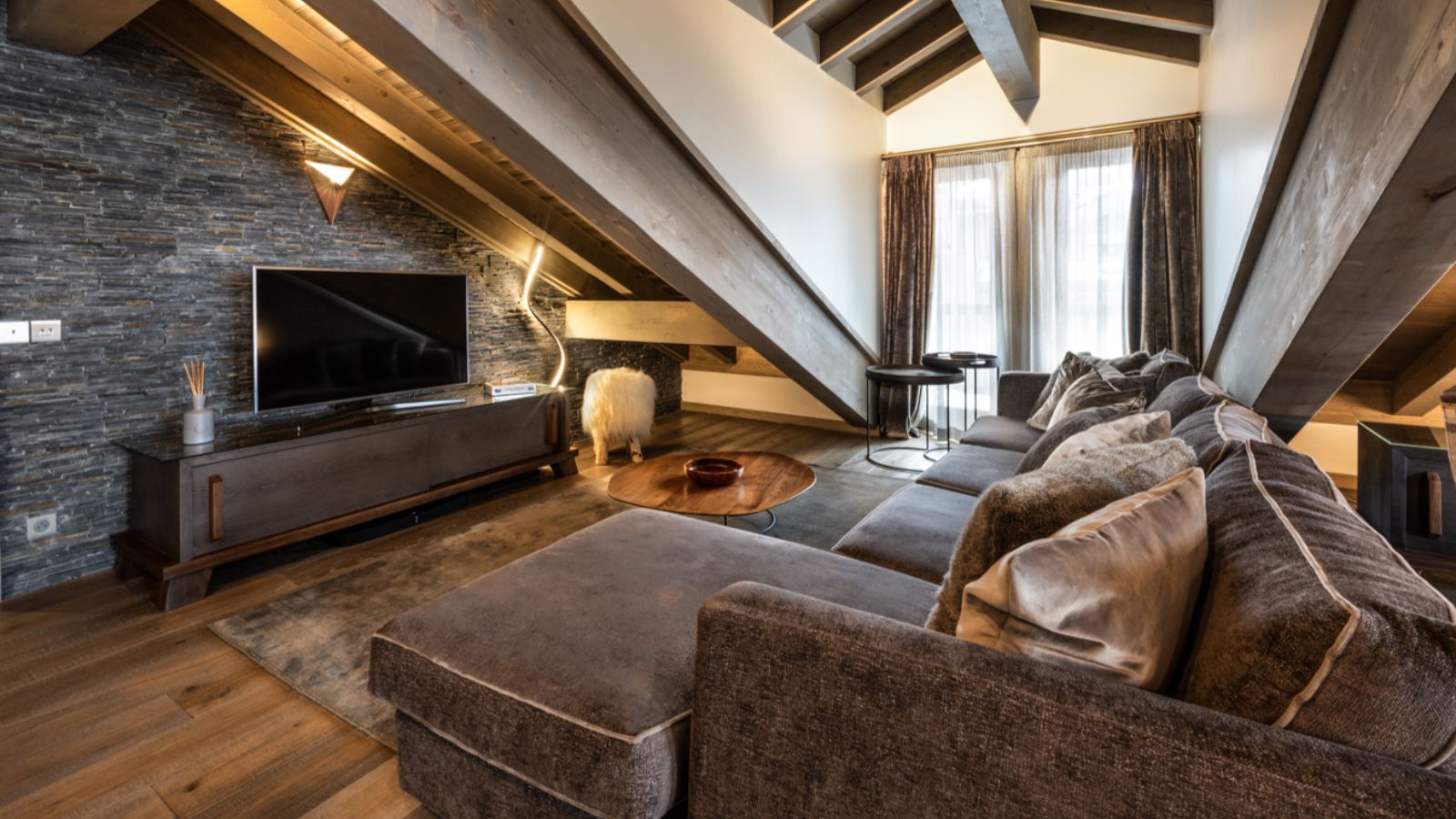 Luxury-Ski-Chalet-Courchevel-1650-Paragon-Le-C-Oxford-Ski-Lounge2.jpg