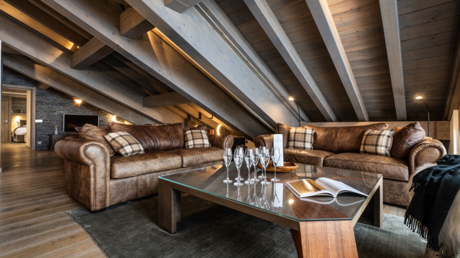 Luxury-Ski-Chalet-Courchevel-1650-Paragon-Le-C-Oxford-Ski-Lounge3.jpg