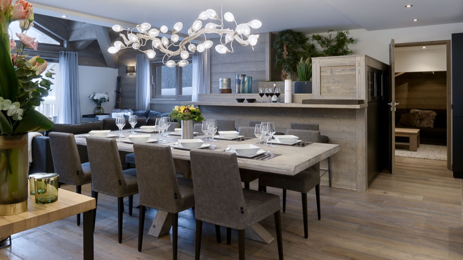 Luxury-Ski-Chalet-Courchevel-1650-Koh-I-Nor-Oxford-Ski-Dining.jpg