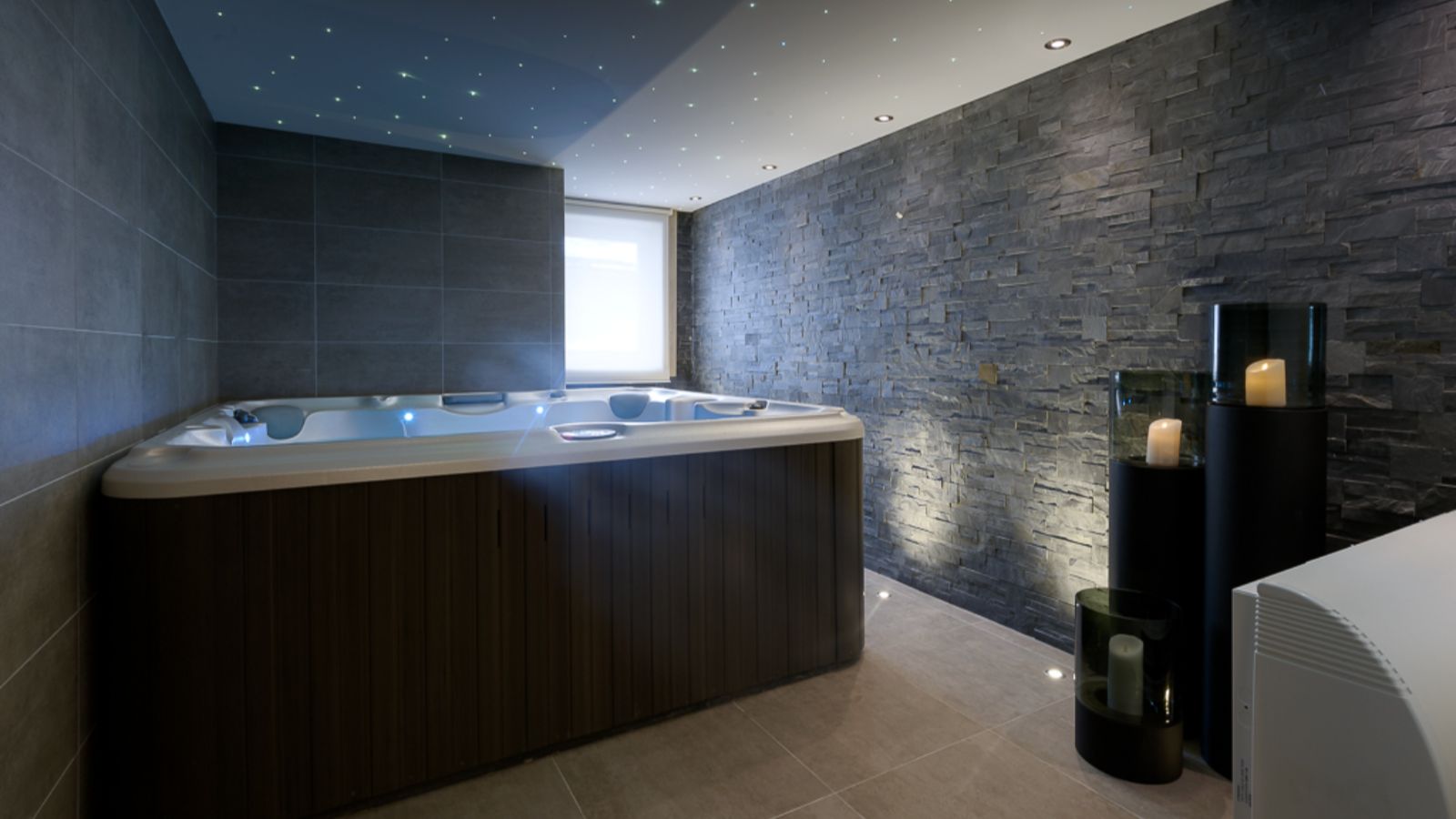 Luxury-Ski-Chalet-Courchevel-1650-Koh-I-Nor-Oxford-Ski-Hot-Tub.jpg