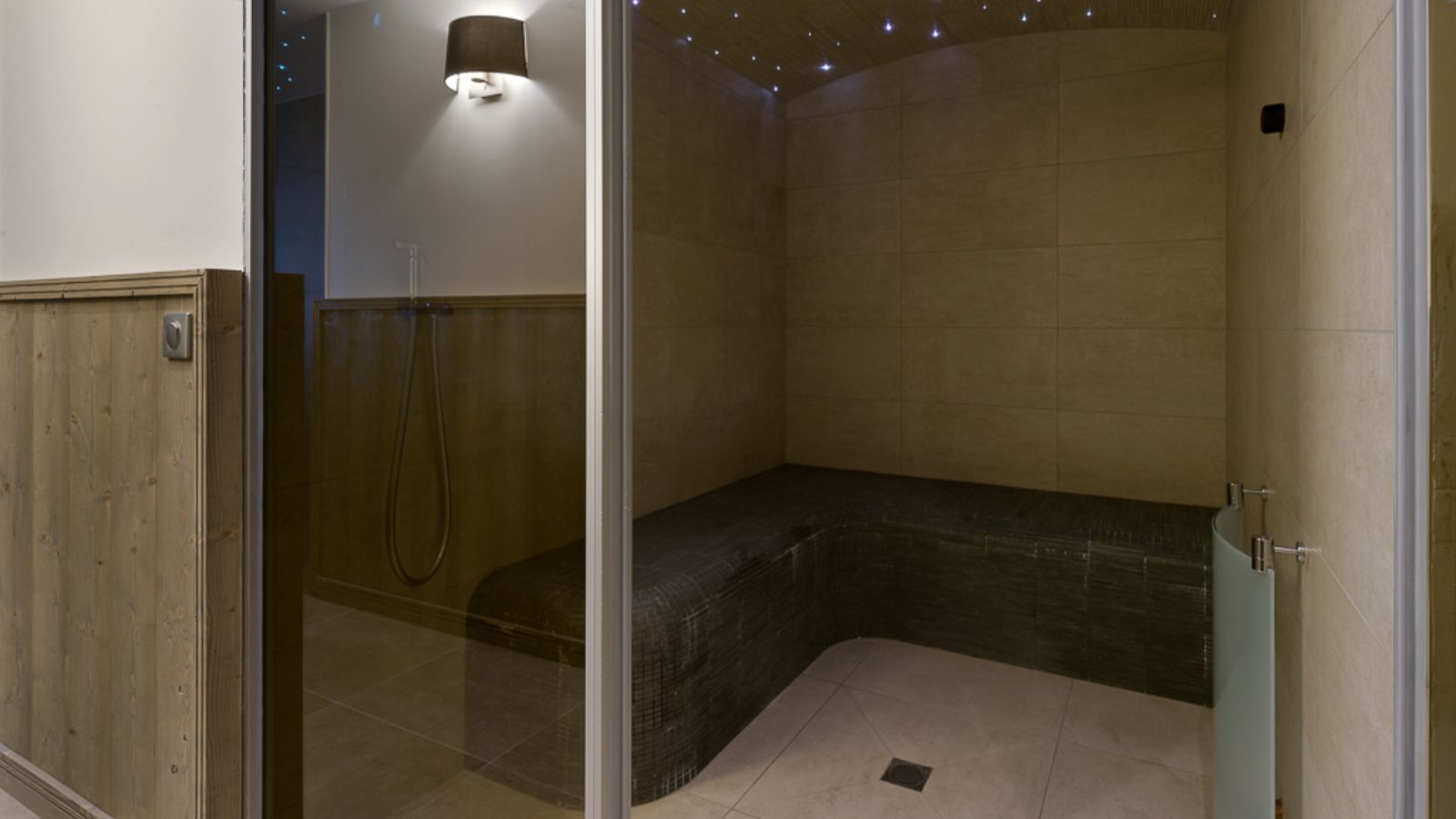 Luxury-Ski-Chalet-Courchevel-1650-Koh-I-Nor-Oxford-Ski-Sauna.jpg