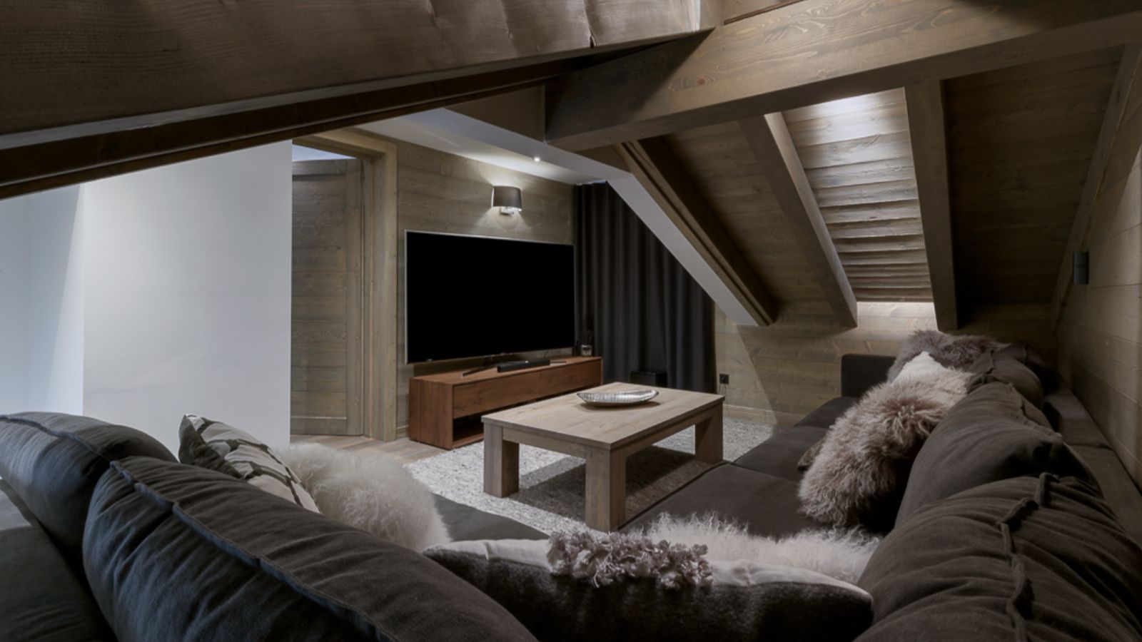 Luxury-Ski-Chalet-Courchevel-1650-Koh-I-Nor-Oxford-Ski-TV-Room.jpg