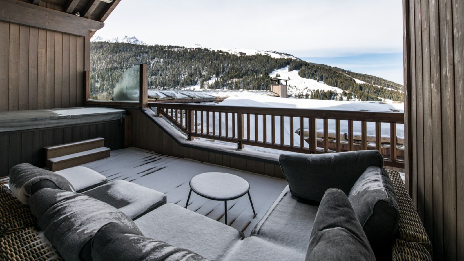 Luxury-Ski-Chalet-Courchevel-1650-D15-Penthouse-Le-C-Resort-Oxford-Ski-Balcony.jpg