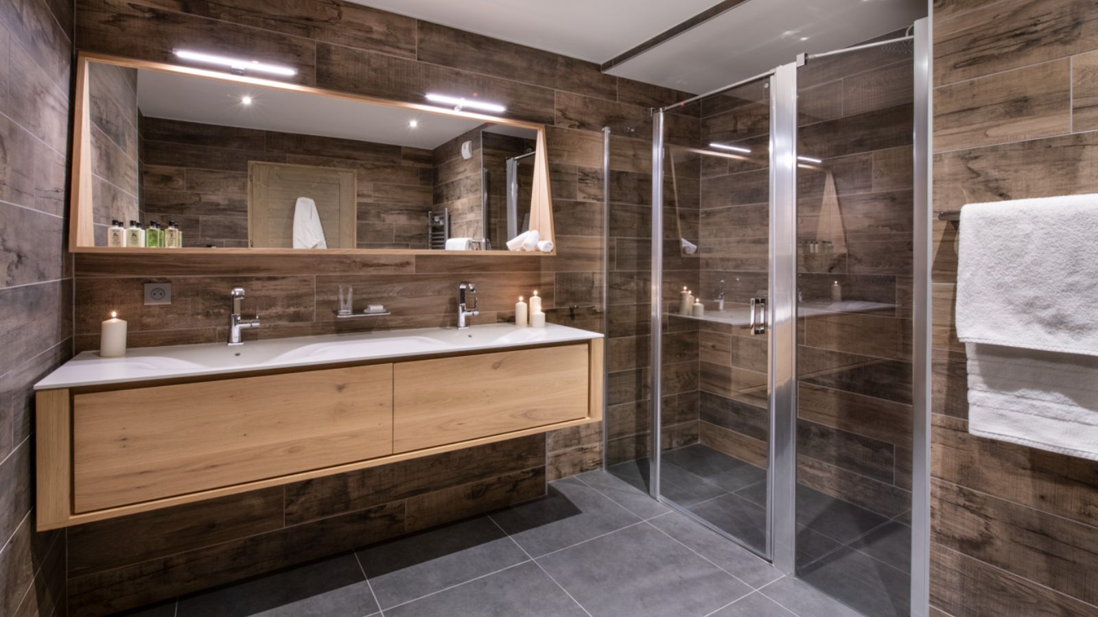 Luxury-Ski-Chalet-Courchevel-1650-D15-Penthouse-Le-C-Resort-Oxford-Ski-bathroom3.jpg