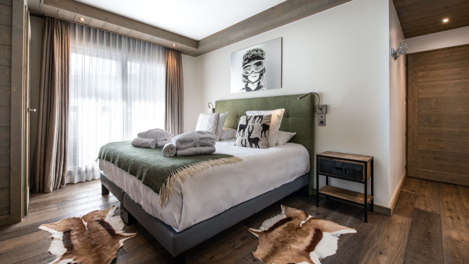 Luxury-Ski-Chalet-Courchevel-1650-D15-Penthouse-Le-C-Resort-Oxford-Ski-bedroom (7).jpg