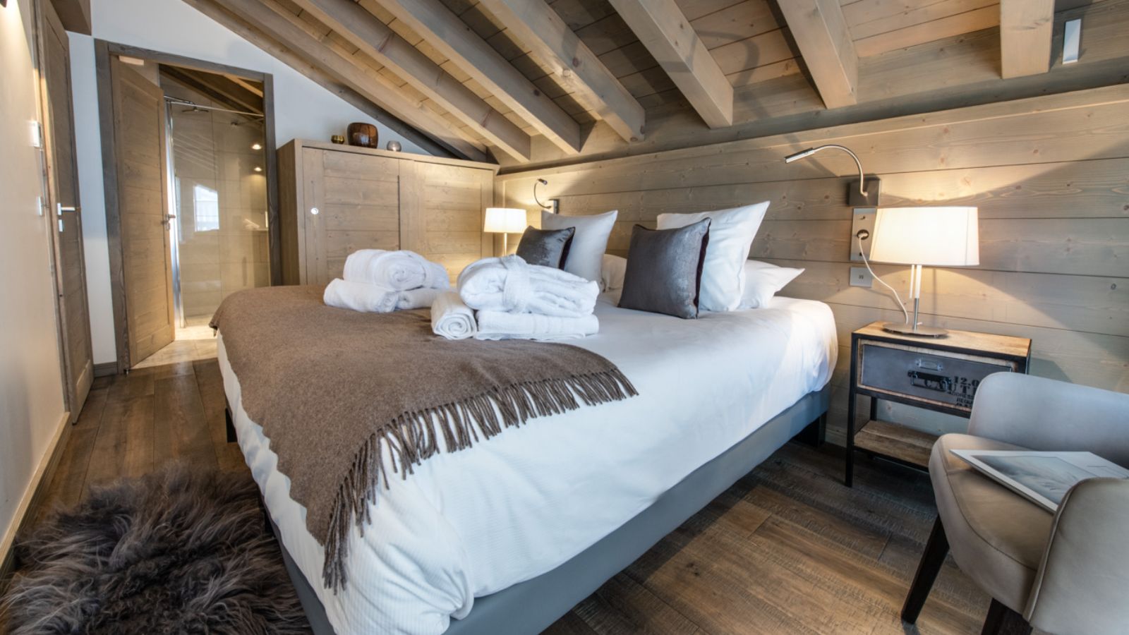 Luxury-Ski-Chalet-Courchevel-1650-D15-Penthouse-Le-C-Resort-Oxford-Ski-bedroom (8).jpg