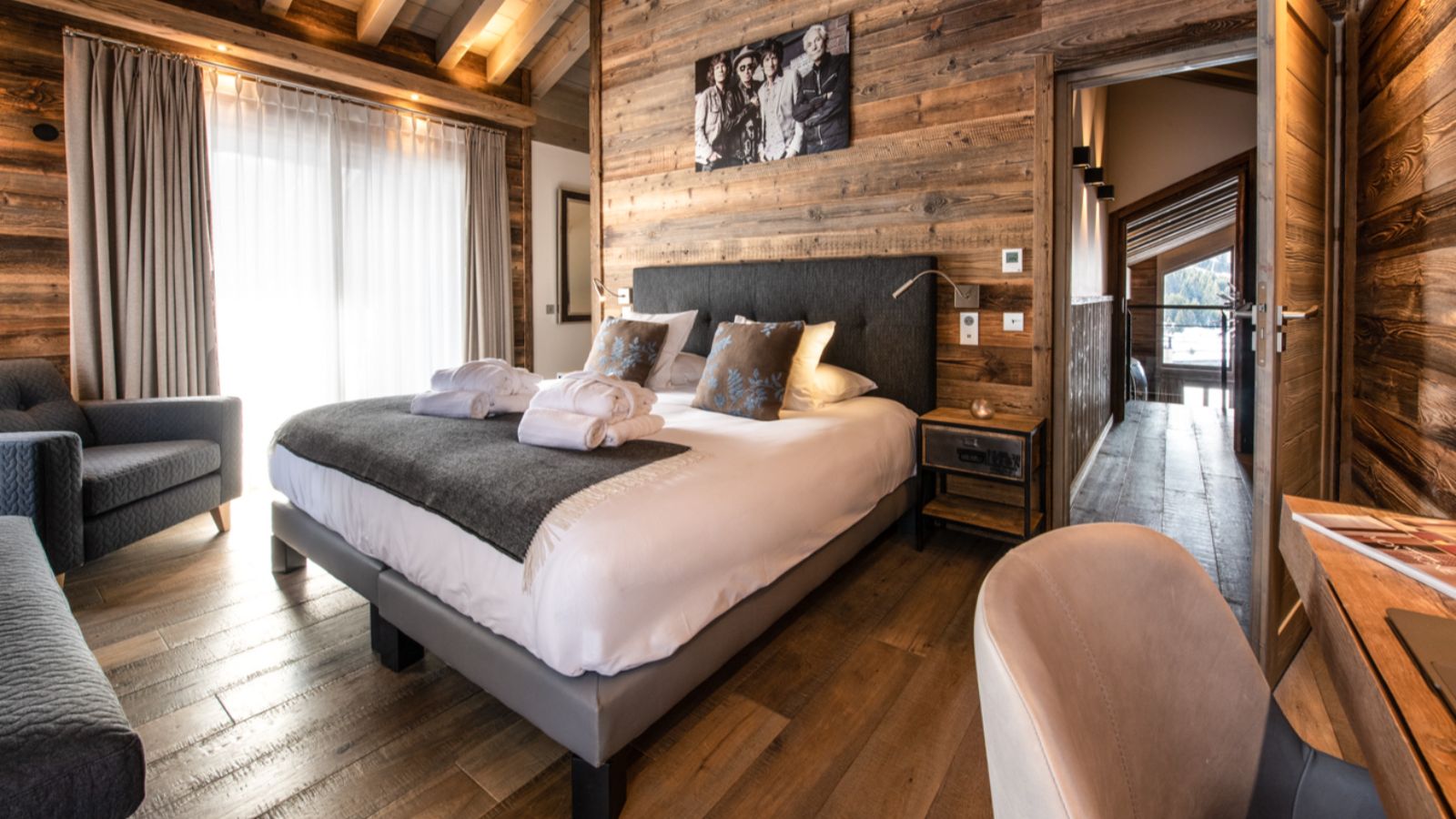 Luxury-Ski-Chalet-Courchevel-1650-D15-Penthouse-Le-C-Resort-Oxford-Ski-bedroom (10).jpg