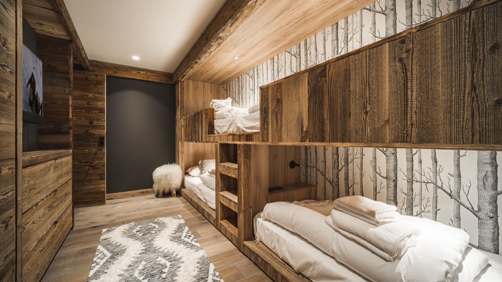 Luxury-Ski-Chalet-Tignes-ChaletArolla-OSC-Bunkroom (2).jpg