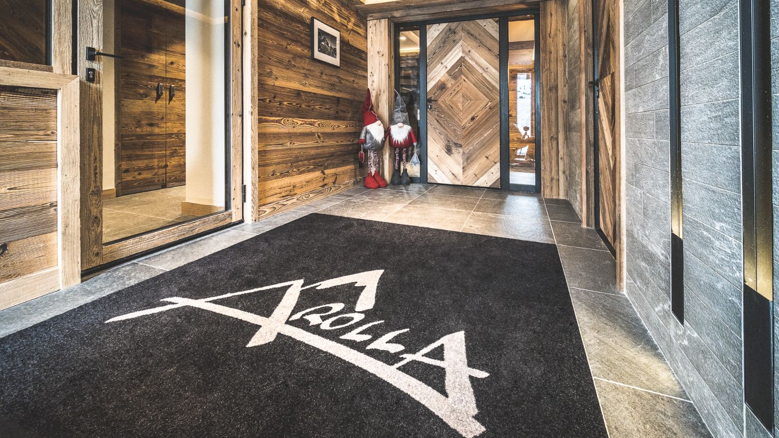 Luxury-Ski-Chalet-Tignes-ChaletArolla-OSC-Entrance.jpg