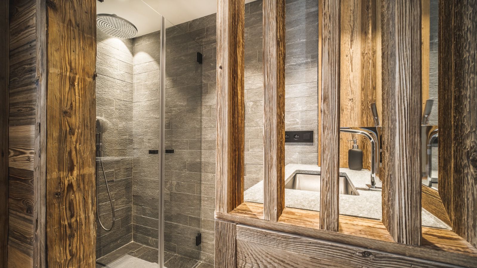 Luxury-Ski-Chalet-Tignes-ChaletArolla-OSC-Bathroom (2).jpg