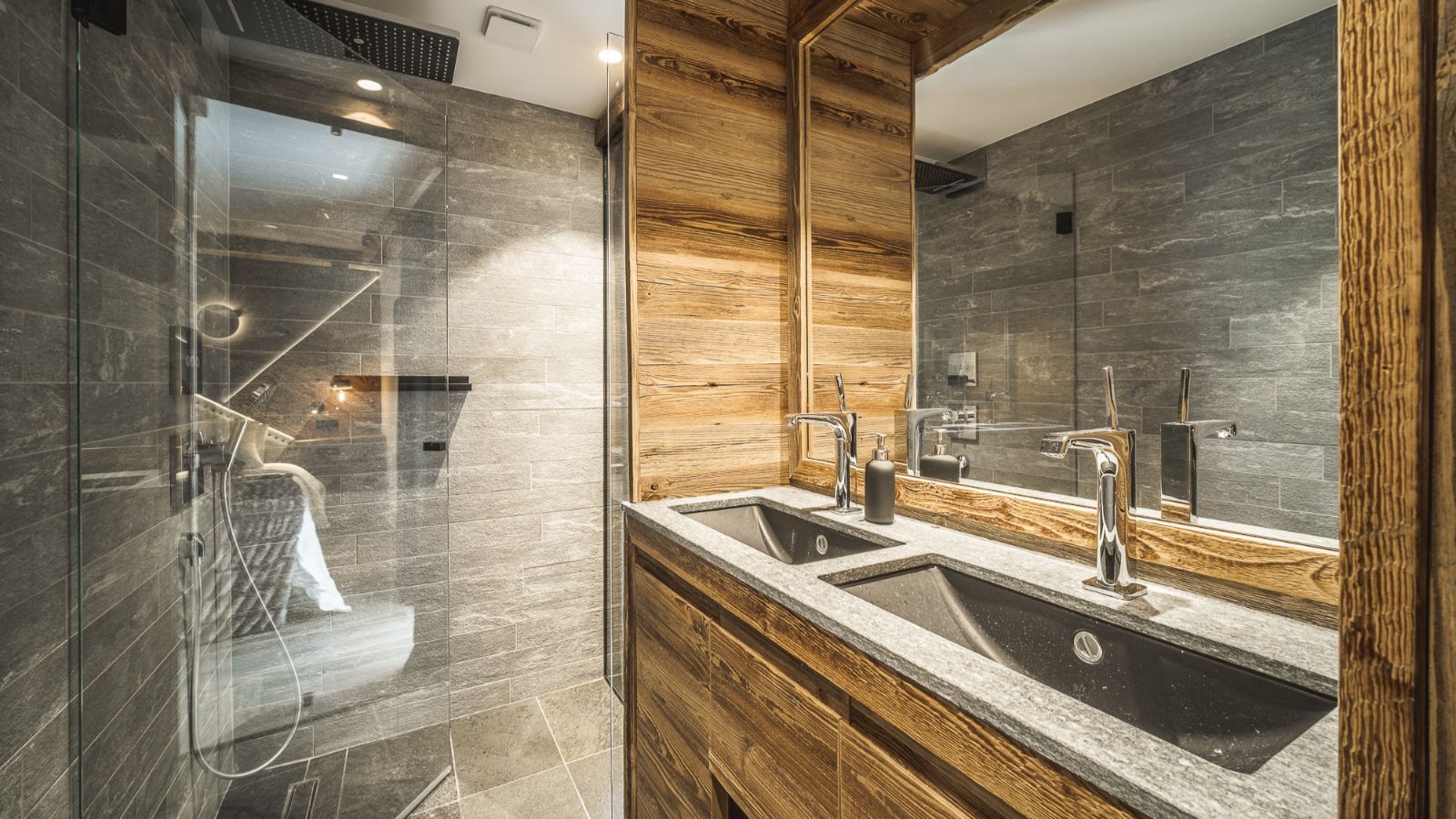 Luxury-Ski-Chalet-Tignes-ChaletArolla-OSC-Bathroom.jpg