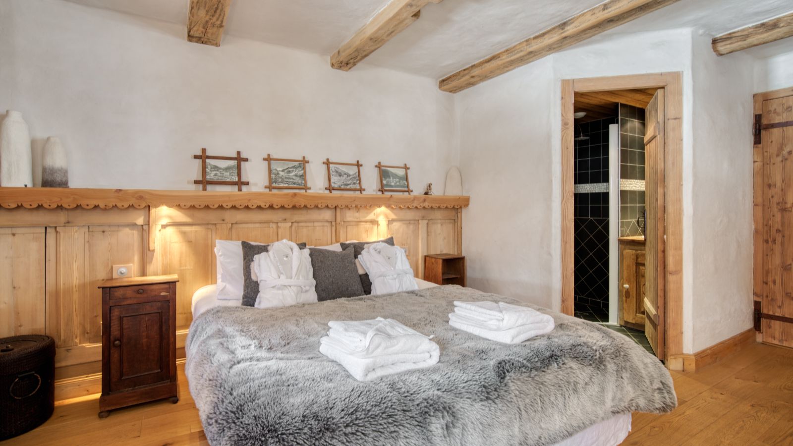 Luxury-Ski-Chalet-Vald'Isere-Chalet-Ananda-OSC-Bedroom1.jpg