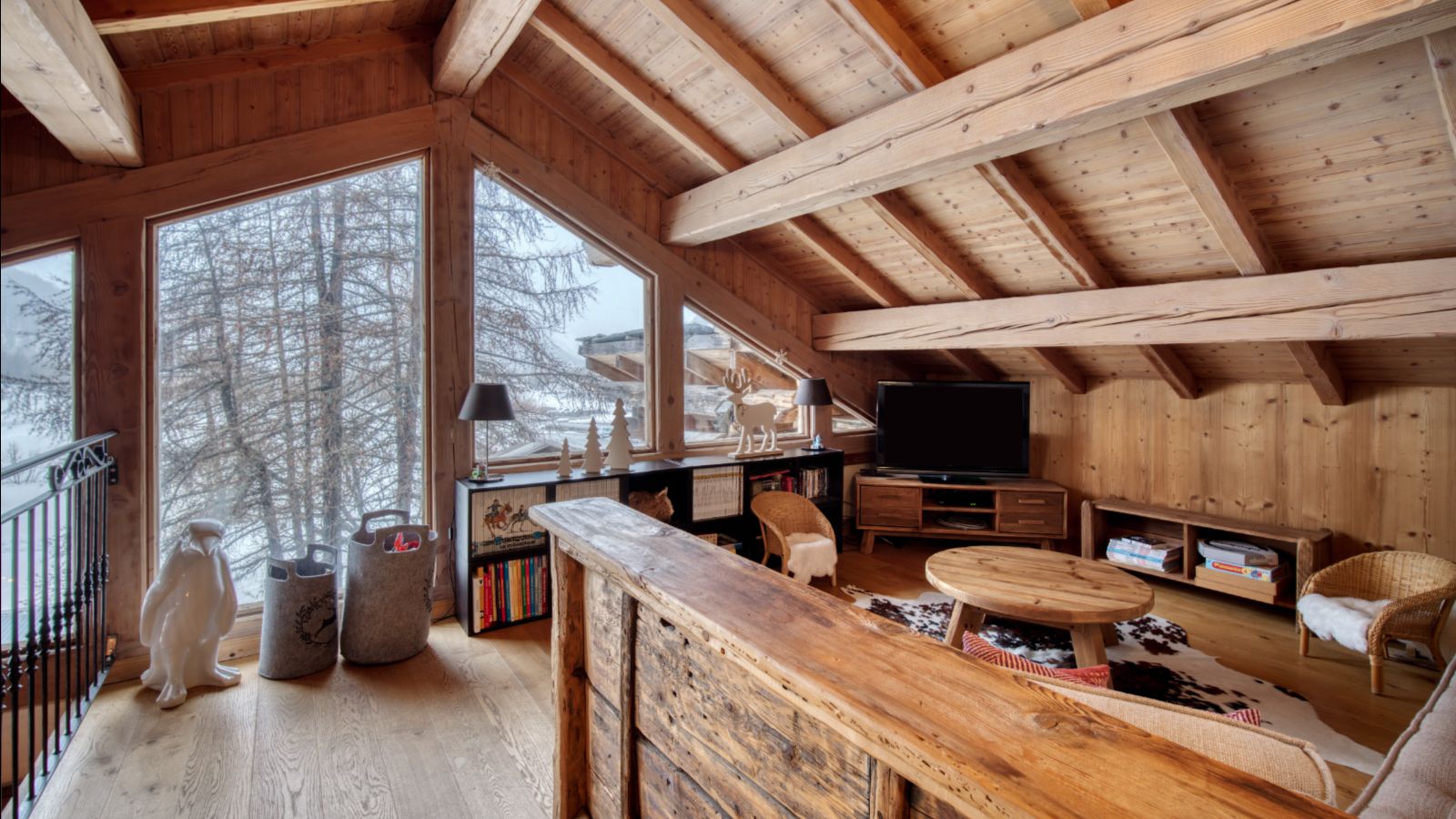 Luxury-Ski-Chalet-Vald'Isere-Chalet-Ananda-OSC-bedroom-Kids room.jpg