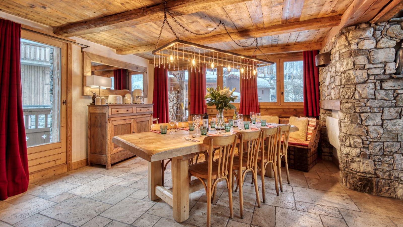 Luxury-Ski-Chalet-Vald'Isere-Chalet-Ananda-OSC-Dining (2).jpg
