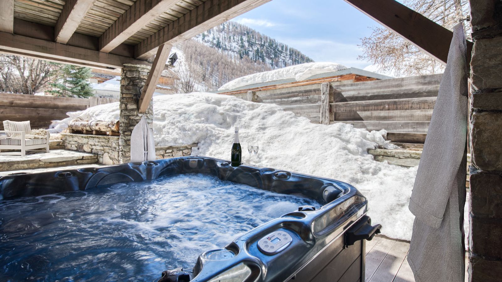Luxury-Ski-Chalet-Vald'Isere-Chalet-Ananda-OSC-Hot tub.jpg