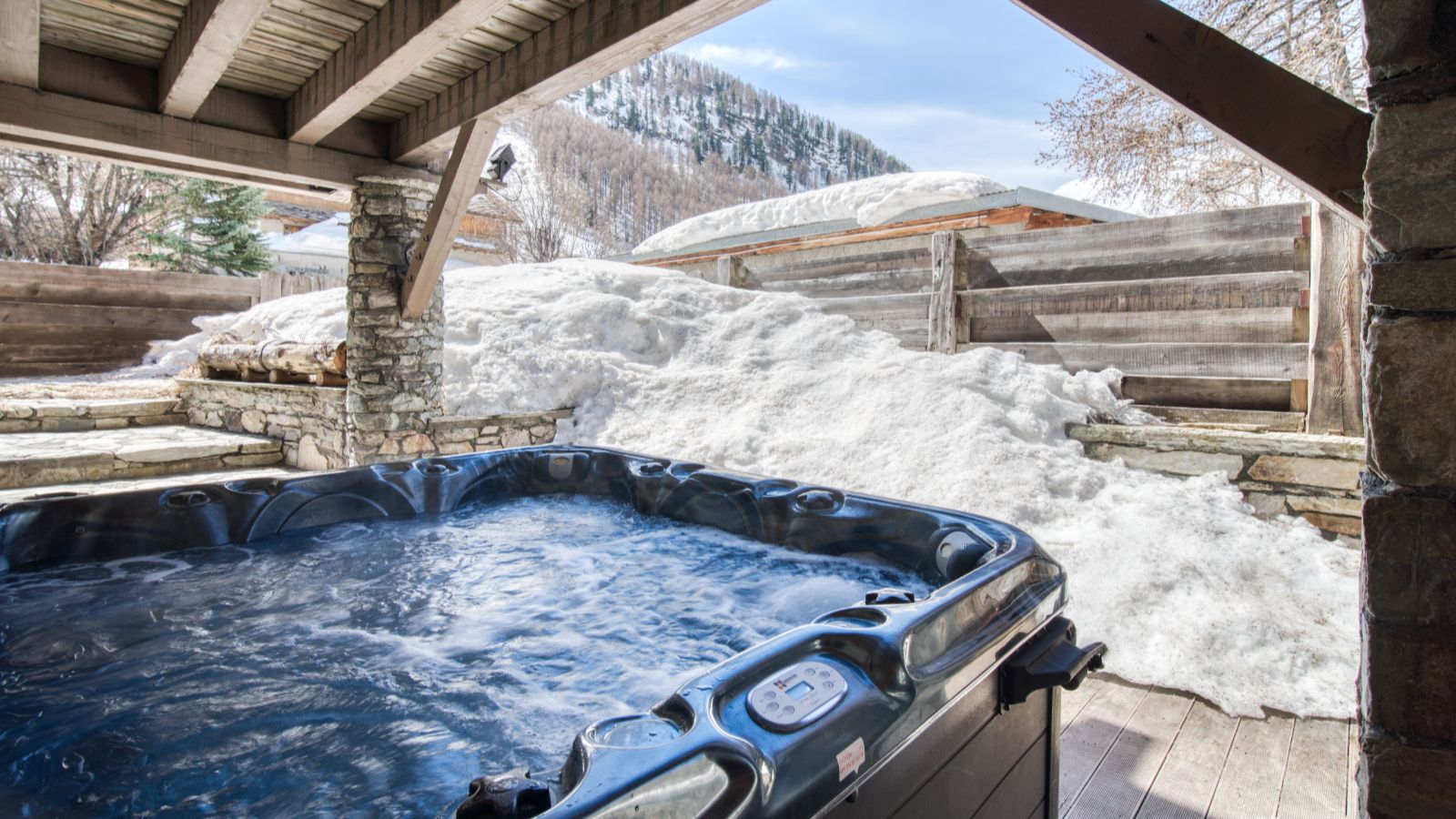Luxury-Ski-Chalet-Vald'Isere-Chalet-Ananda-Hot tub.jpg