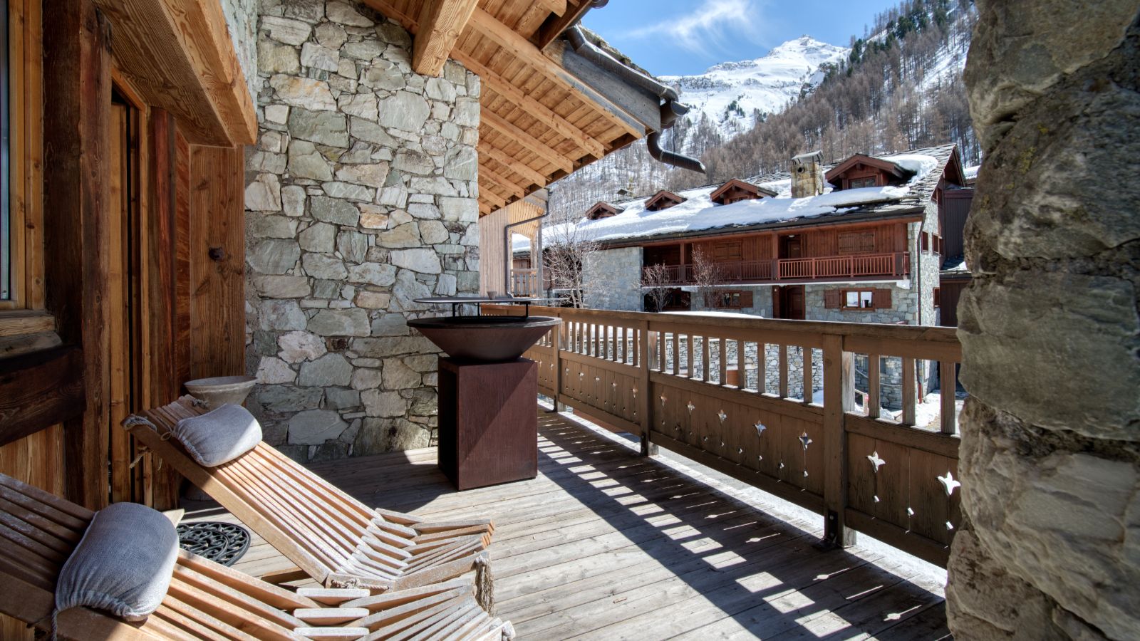 Luxury-Ski-Chalet-Vald'Isere-Chalet-Ananda-OSC-Balcony1.jpg