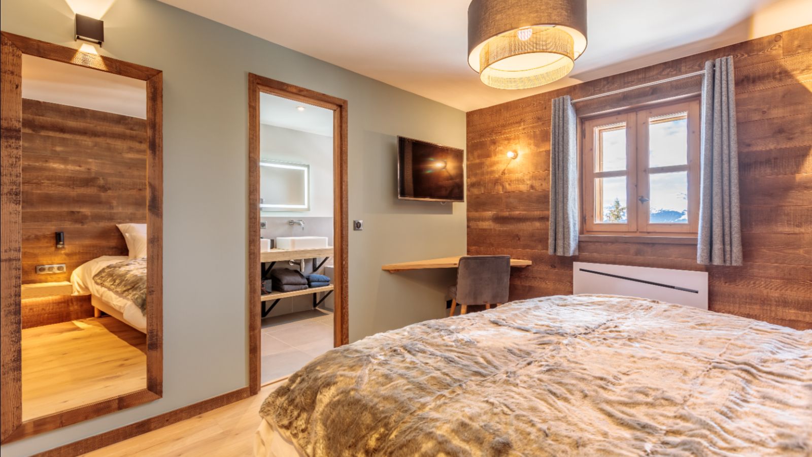 Luxury-Ski-Chalet-Les-Arc-Chalet-La -Source-arc-1800- OSC-Bedroom2.jpg