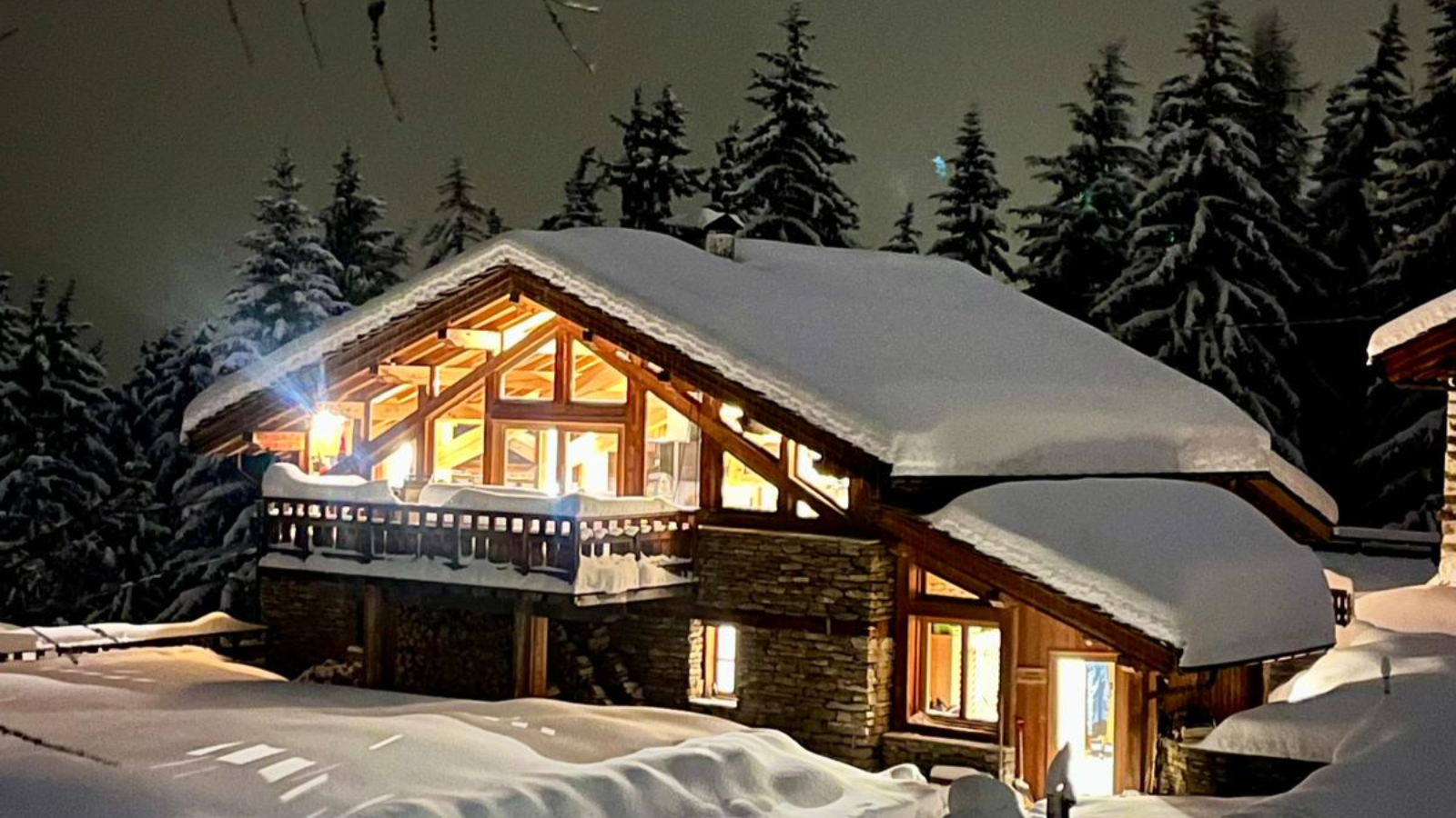 Luxury-Ski-Chalet-Les-Arc-Chalet-La -Source-arc-1800- OSC-Chalet.png