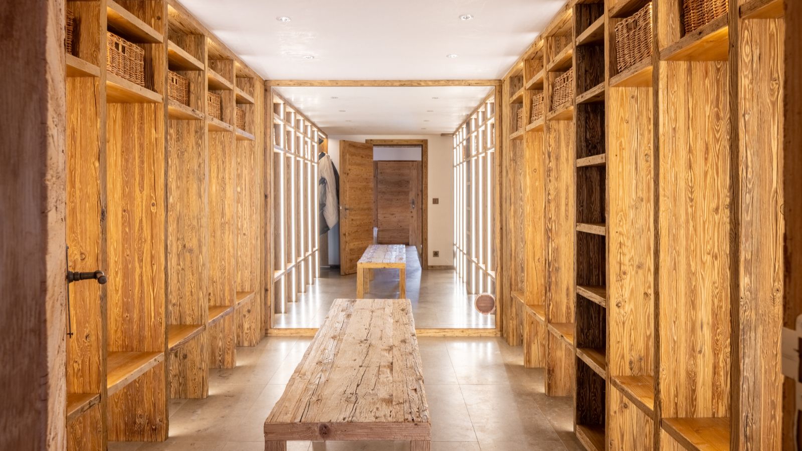 Luxury-Ski-Chalet-Verbier-ChaletLesEtrennes-OSC-Ski room.jpg