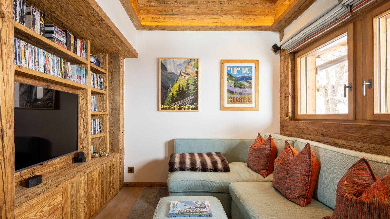 Luxury-Ski-Chalet-Verbier-ChaletLesEtrennes-OSC-TVroom.jpg