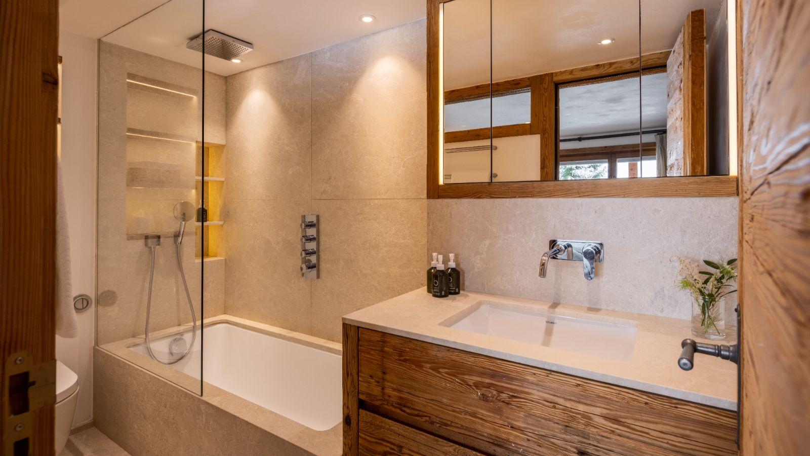 Luxury-Ski-Chalet-Verbier-ChaletLesEtrennes-OSC-Bathroom (2).jpg