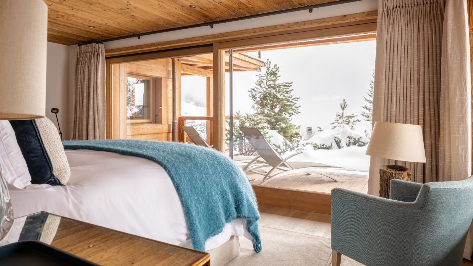 Luxury-Ski-Chalet-Verbier-ChaletLesEtrennes-OSC-Bedroom (4).jpg
