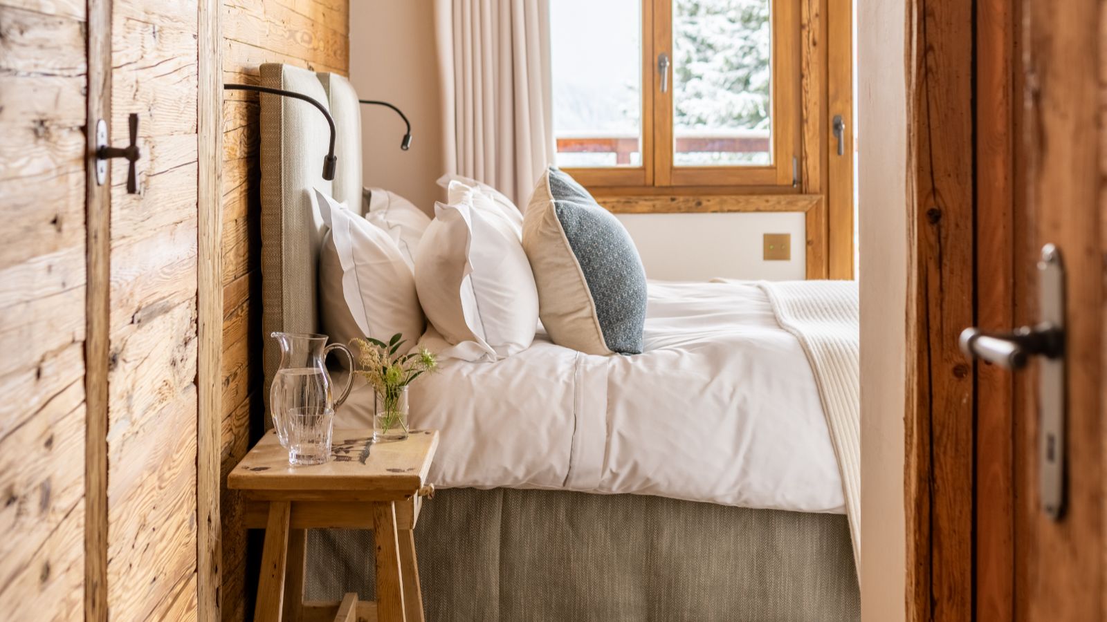 Luxury-Ski-Chalet-Verbier-ChaletLesEtrennes-OSC-Bedroom (6).jpg