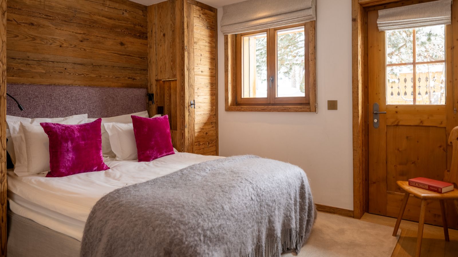 Luxury-Ski-Chalet-Verbier-ChaletLesEtrennes-OSC-Bedroom (9).jpg