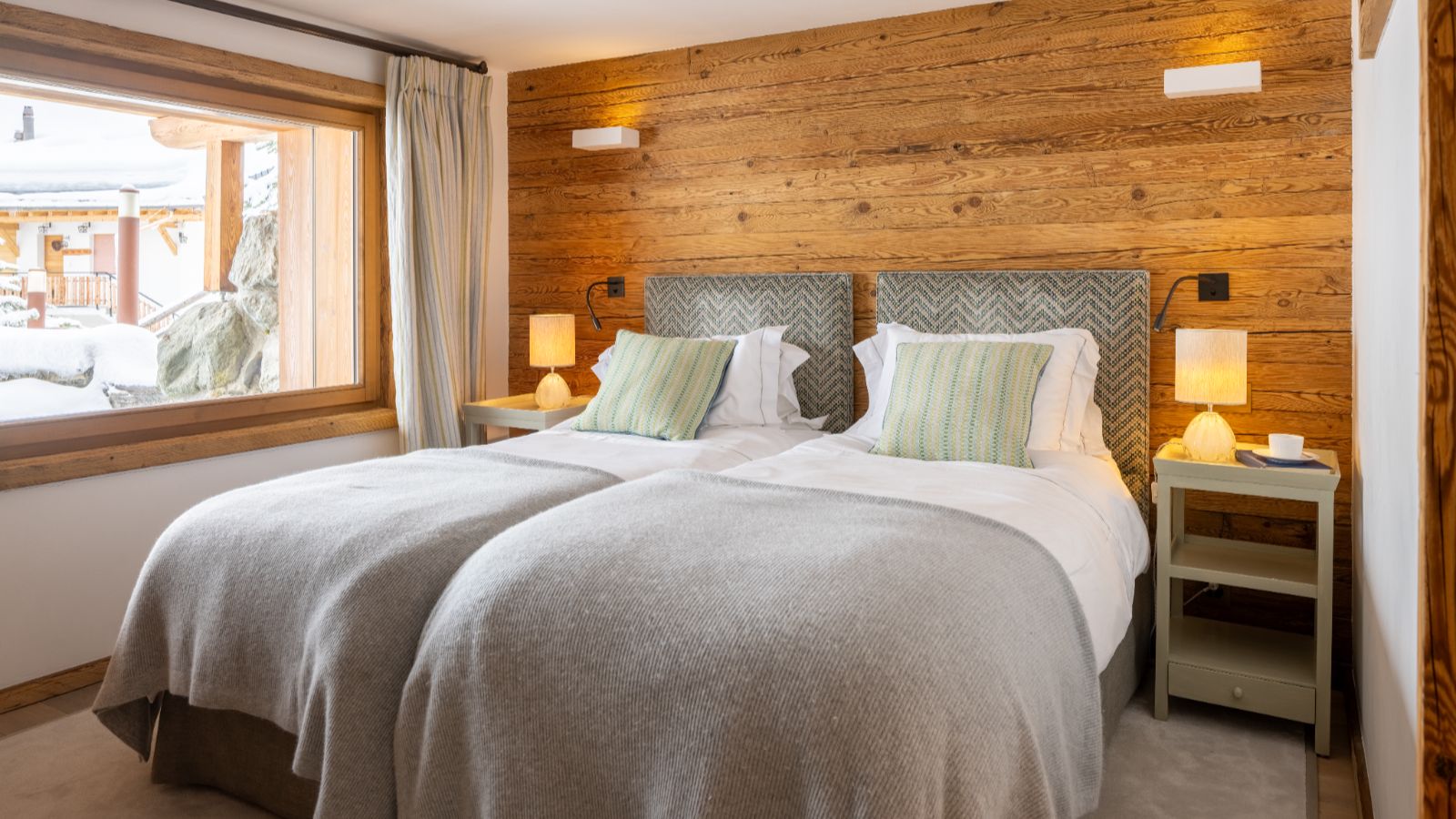 Luxury-Ski-Chalet-Verbier-ChaletLesEtrennes-OSC-Bedroom (12).jpg