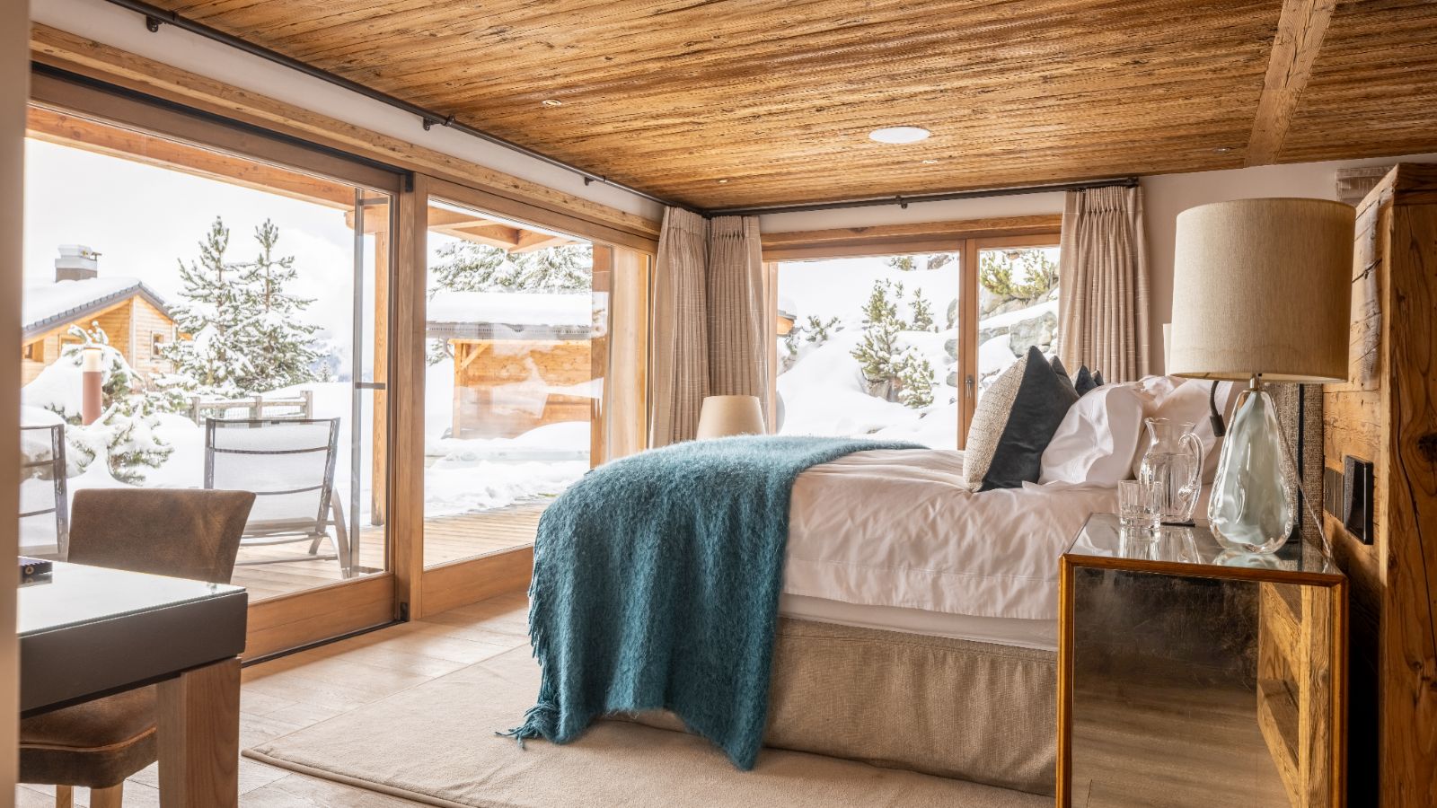 Luxury-Ski-Chalet-Verbier-ChaletLesEtrennes-OSC-Bedroom (15).jpg