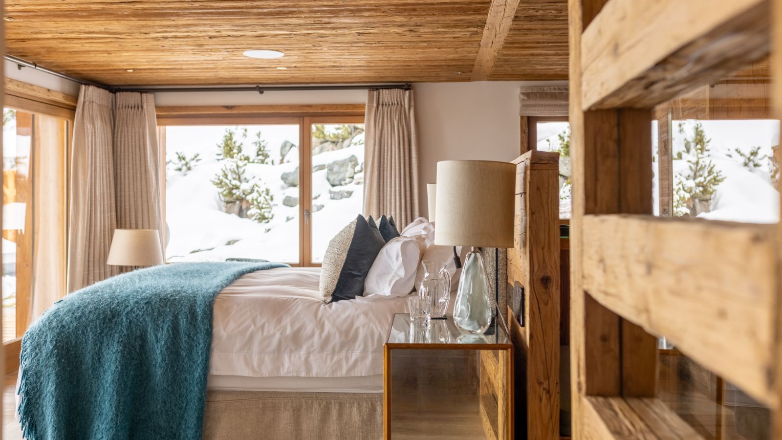 Luxury-Ski-Chalet-Verbier-ChaletLesEtrennes-OSC-Bedroom.jpg