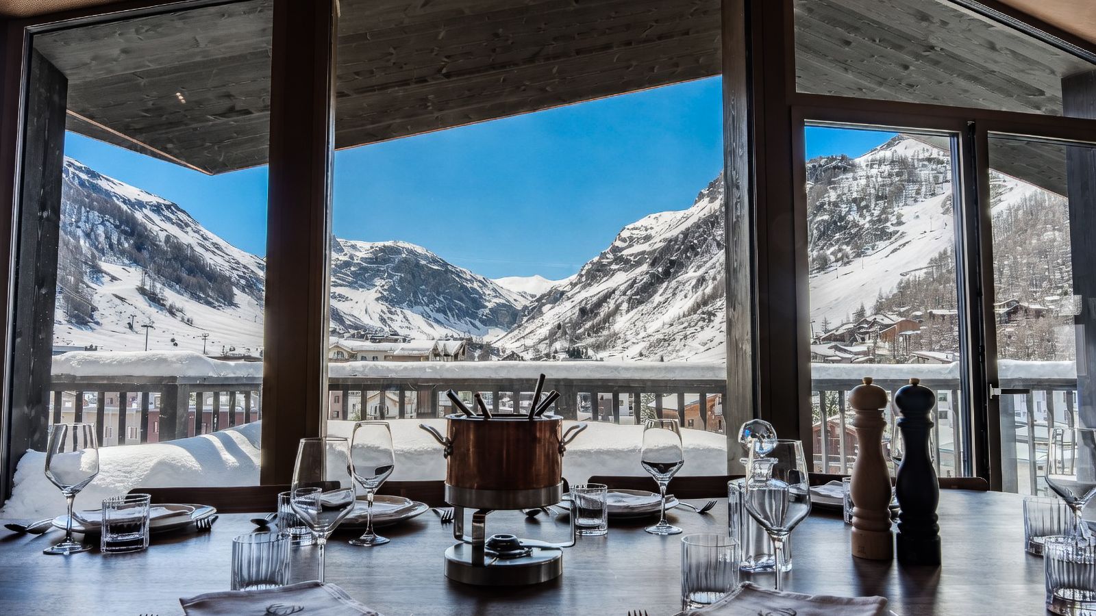 Luxury-Ski-Chalet-Vald'Isere-ChaletdeCristal-OSC-View (2).jpg