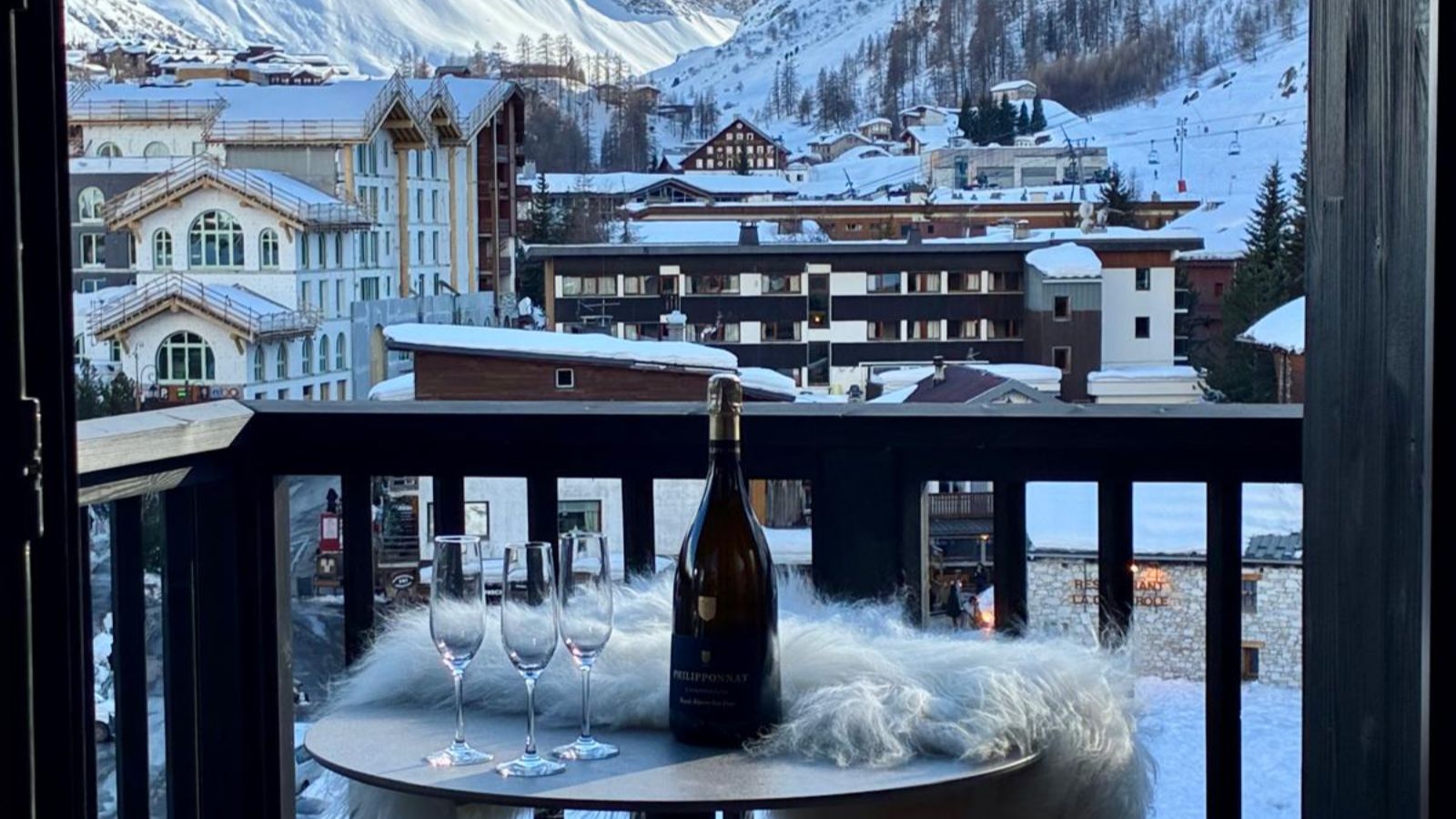Luxury-Ski-Chalet-Vald'Isere-ChaletdeCristal-OSC-Balcony.jpeg
