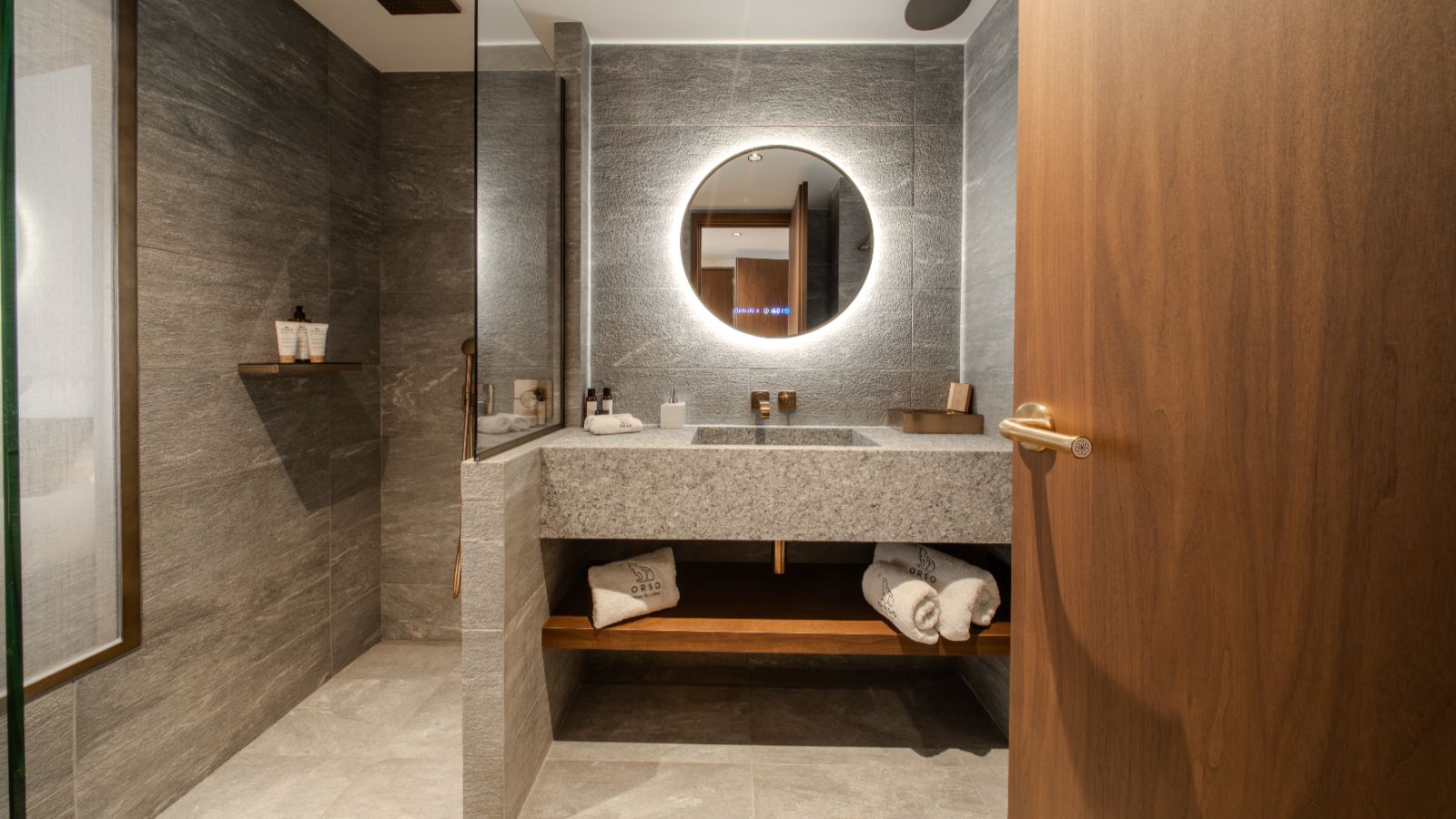 Luxury-Ski-Chalet-Vald'Isere-ChaletdeCristal-OSC-Bathroom (2).jpg